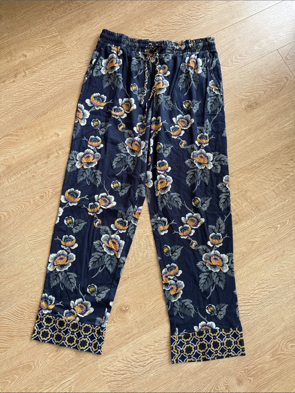 Vera Bradley Navy Floral Cotton Pull-On Straight Leg Pants Lounge Travel M